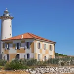 Bright Flat Near The Beach-beahost