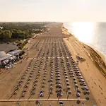Bright Flat Near The Beach-beahost *