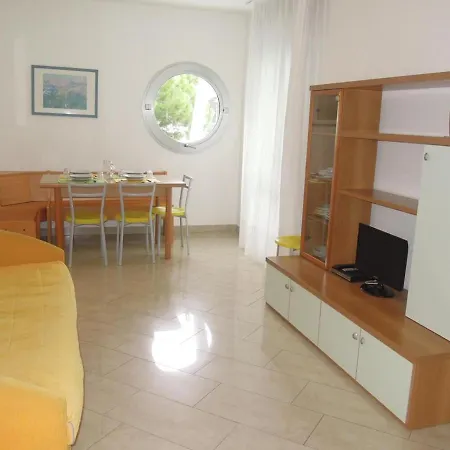 Apartment Bright Flat Near The Beach-beahost